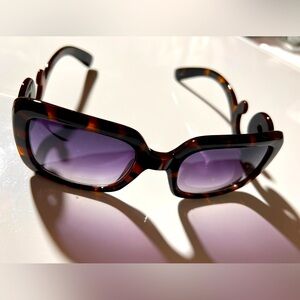 3 ☀️ sunglasses.
